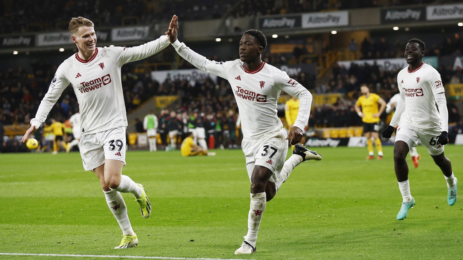 Kobbie Mainoo Jadi Sosok Penting MU di Era Baru Michael Carrick, Rumor Hengkang ke Napoli Perlahan Tertutup Rapat