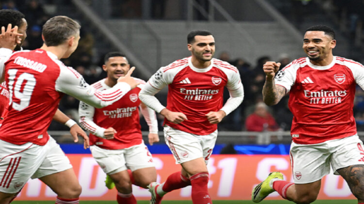 Jamie Carragher: Arsenal Punya Peluang Lewati Treble Ikonik Manchester United