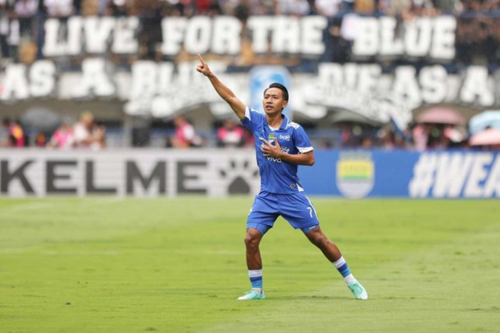 Sepakan keras Beckham Putra di menit awal jadi pembeda dalam duel panas Persib kontra Persija di GBLA.