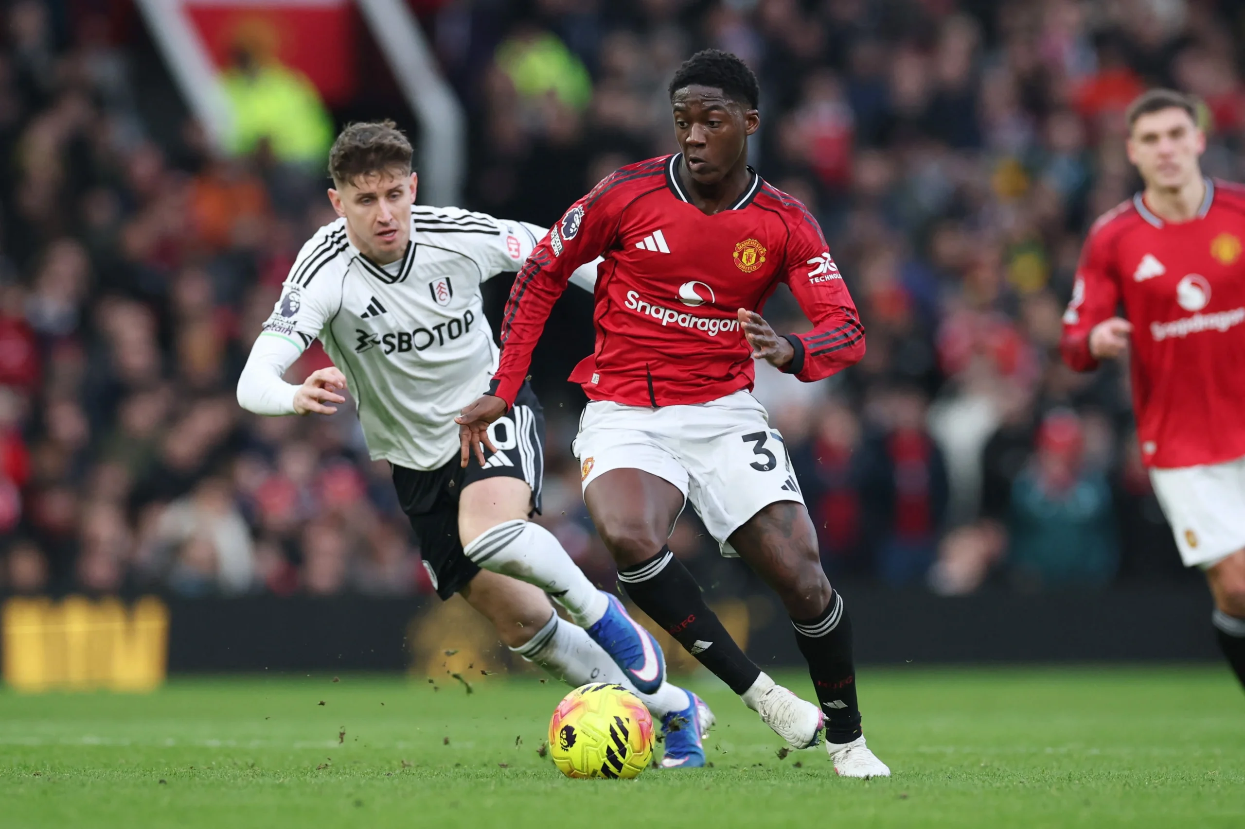 Perjalanan Berliku Kobbie Mainoo: Sempat Terpinggirkan di Era Ruben Amorim, Kini Jadi Motor Baru MU Bersama Carrick