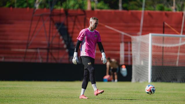 Melawan Kelelahan dan Jadwal Padat, Kiper Dewa United Optimis Hadapi Persija